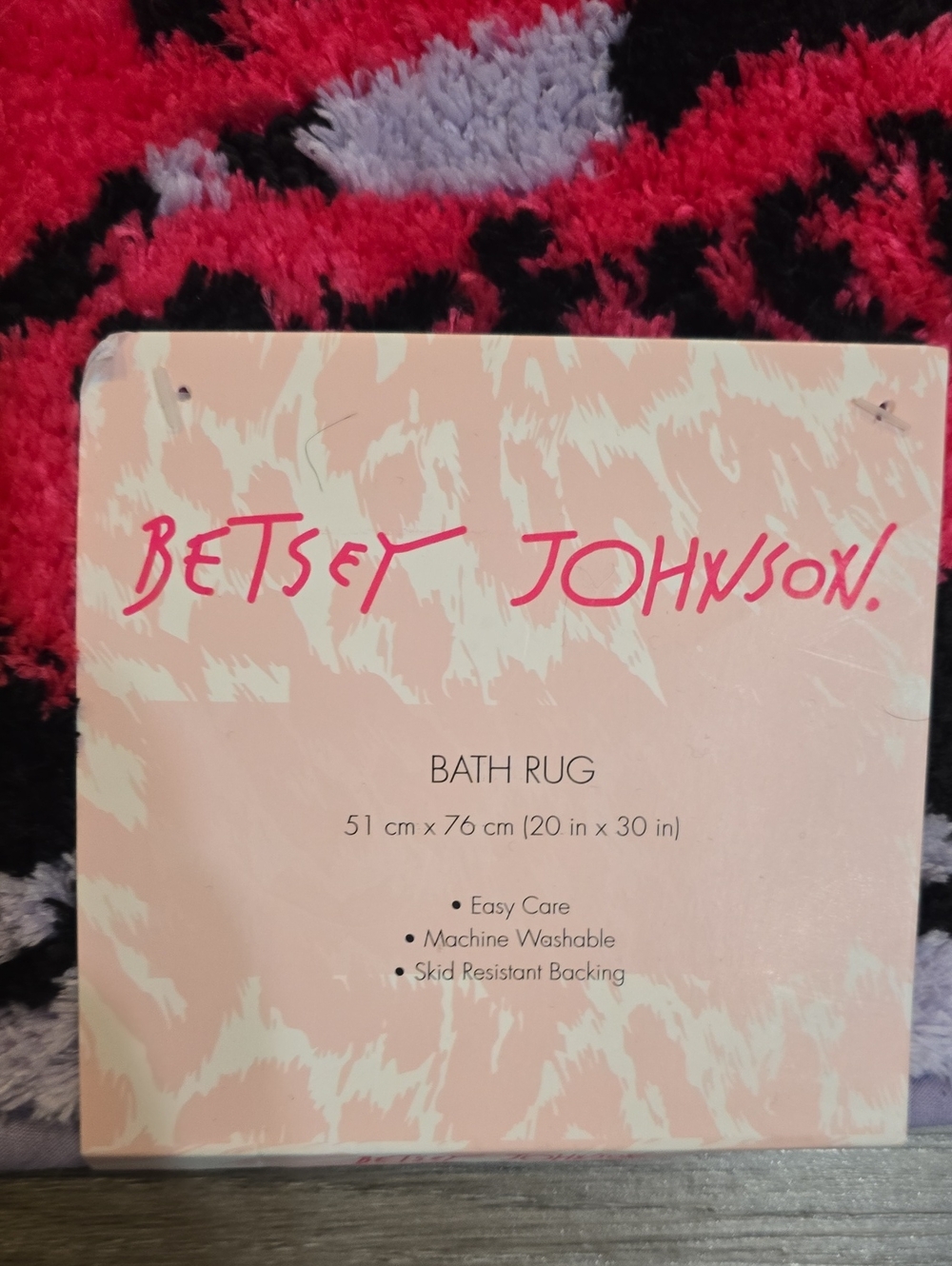 Betsey Johnson Logo Lips & Lipstick Pattern Plush Bath Rug - Picture 6 of 7